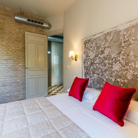 Dona Elvira Suites Cathedral Seville Exterior photo