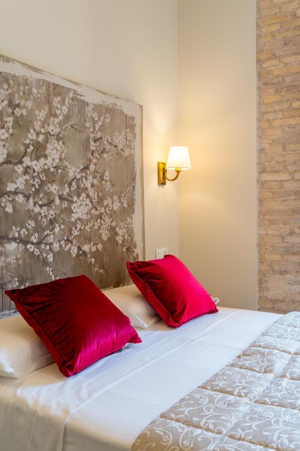 Dona Elvira Suites Cathedral Seville Exterior photo