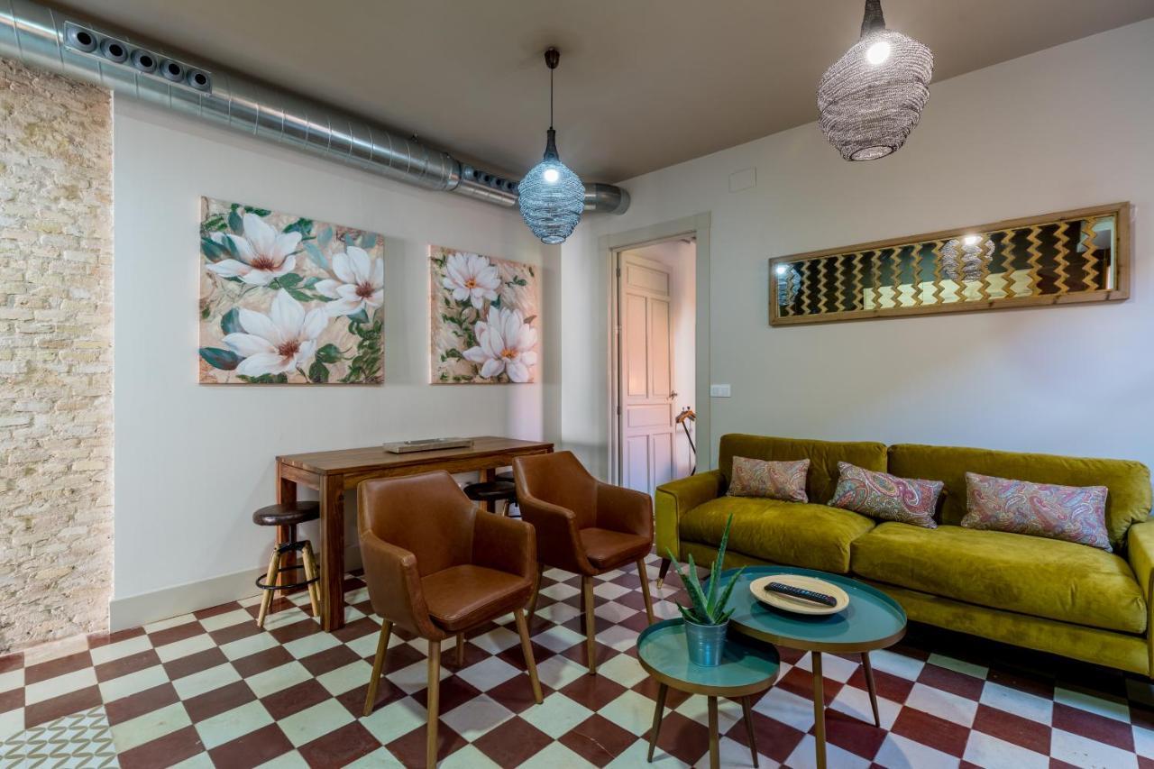 Dona Elvira Suites Cathedral Seville Exterior photo