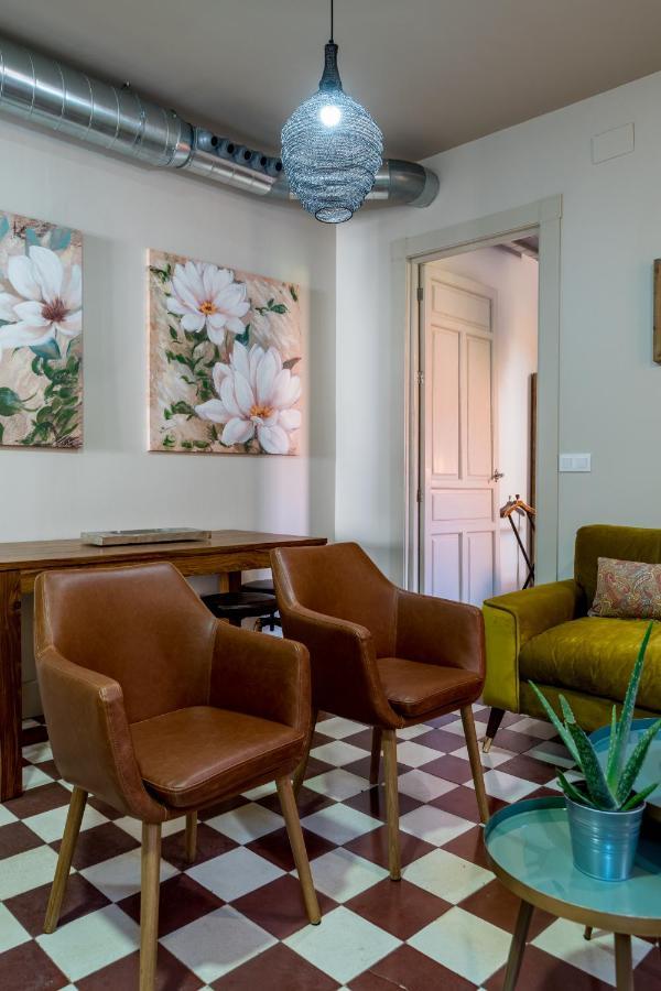 Dona Elvira Suites Cathedral Seville Exterior photo